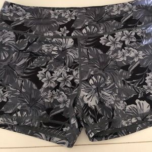 IAB MFG shorts size L